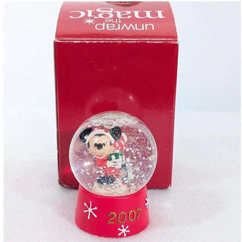 NIB Disney 2007 Skating Santa Mickey Mouse Christmas Holiday Mini Snow Globe